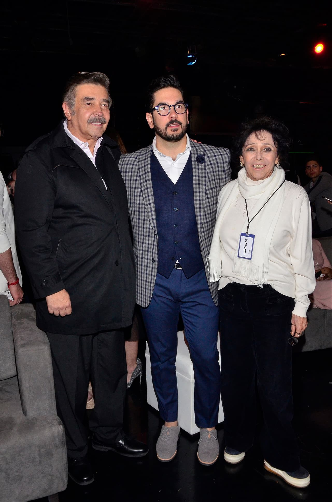 Pedro Ortiz contó con la presencia de sus padres en la presentación de 'Cita a ciegas'.
