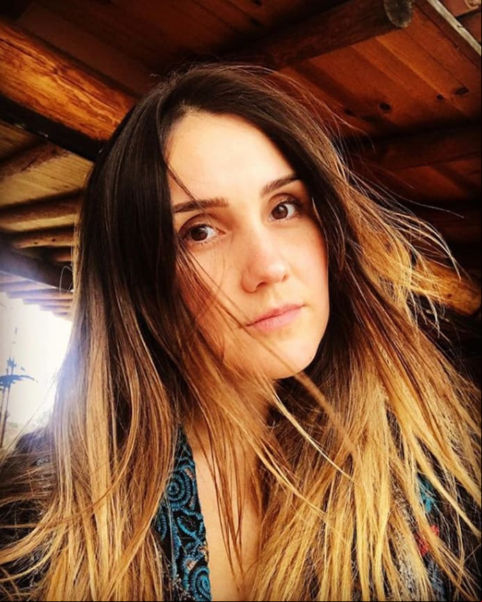 Dulce María posó sin maquillaje