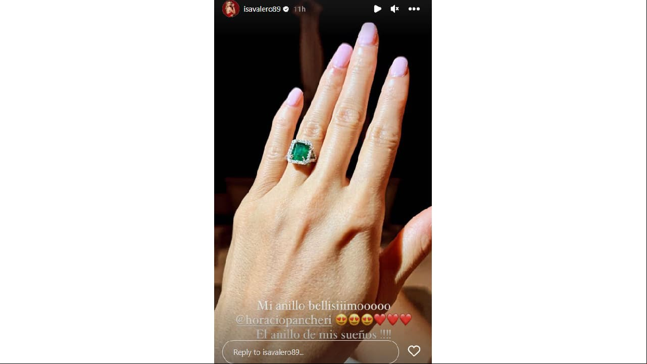 Isa Valero muestra el anillo de compromiso que le dio Horacio Pancheri