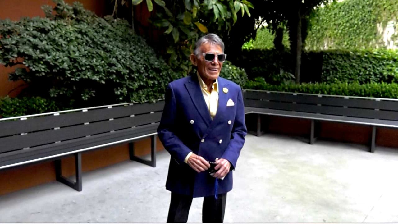 Tras estar al borde de la muerte, Héctor Suárez reaparece en los pasillos de Televisa con nuevo proyecto