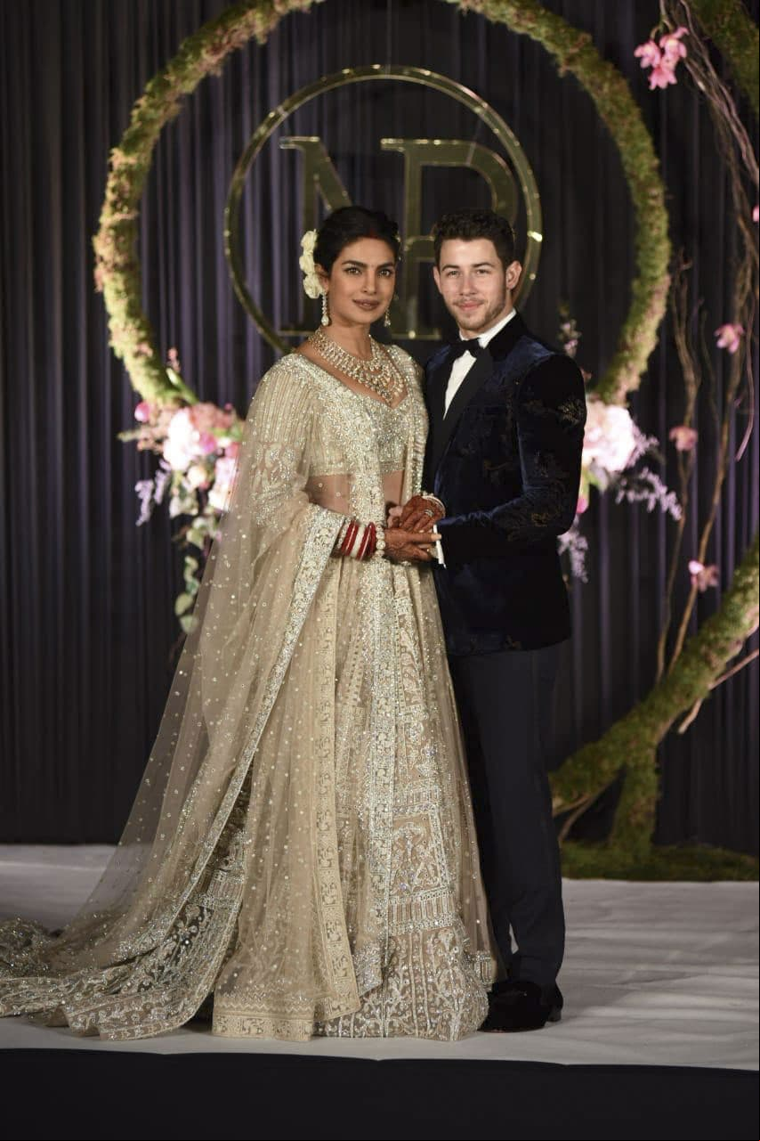 La boda cristiana se realizó el cuarto día en el hotel de lujo Umaid Bhawan Palace, donde el padre del cantante fue quien ofició la ceremonia.