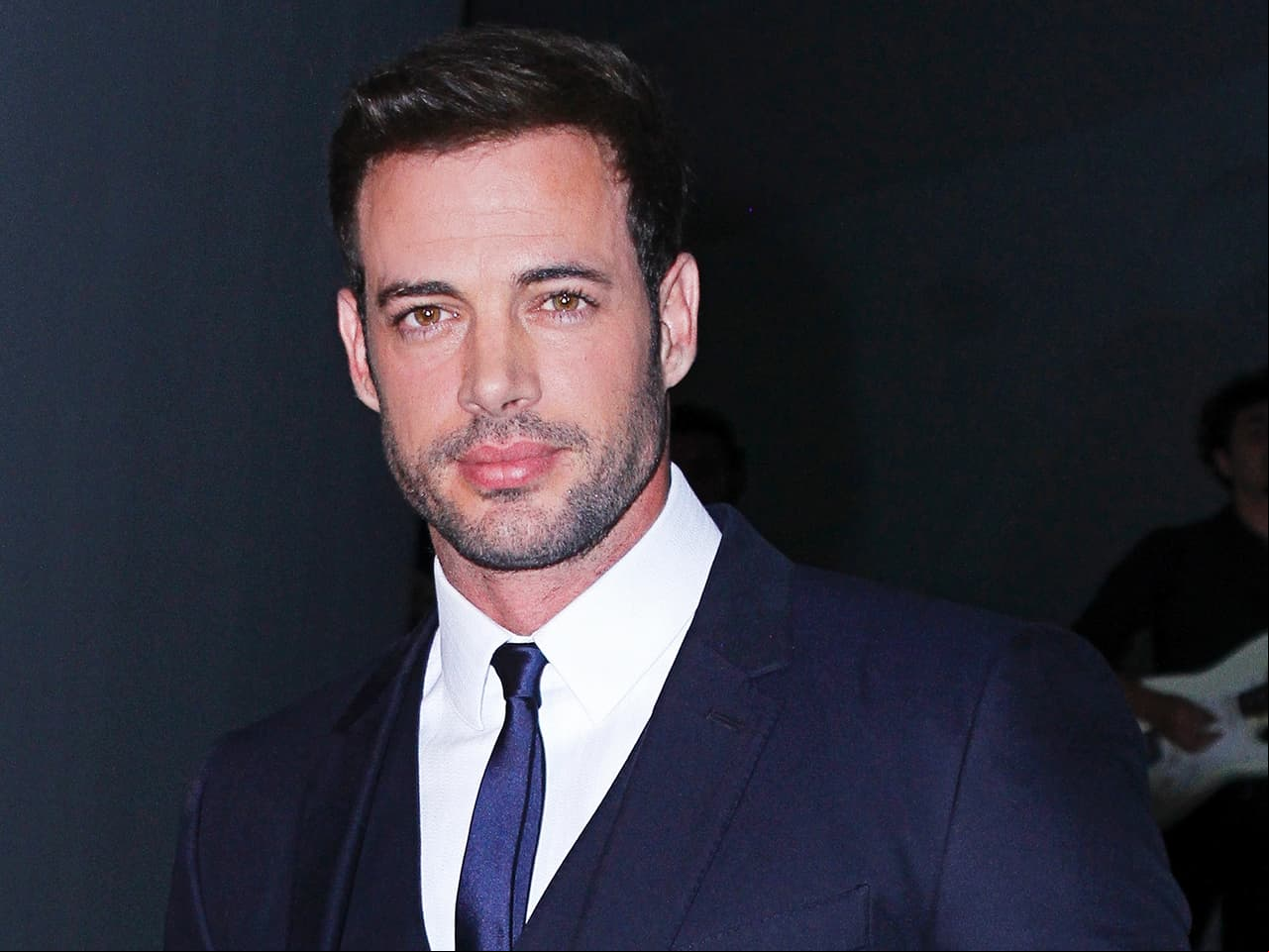 William Levy con nueva fragancia, serie y reconciliación