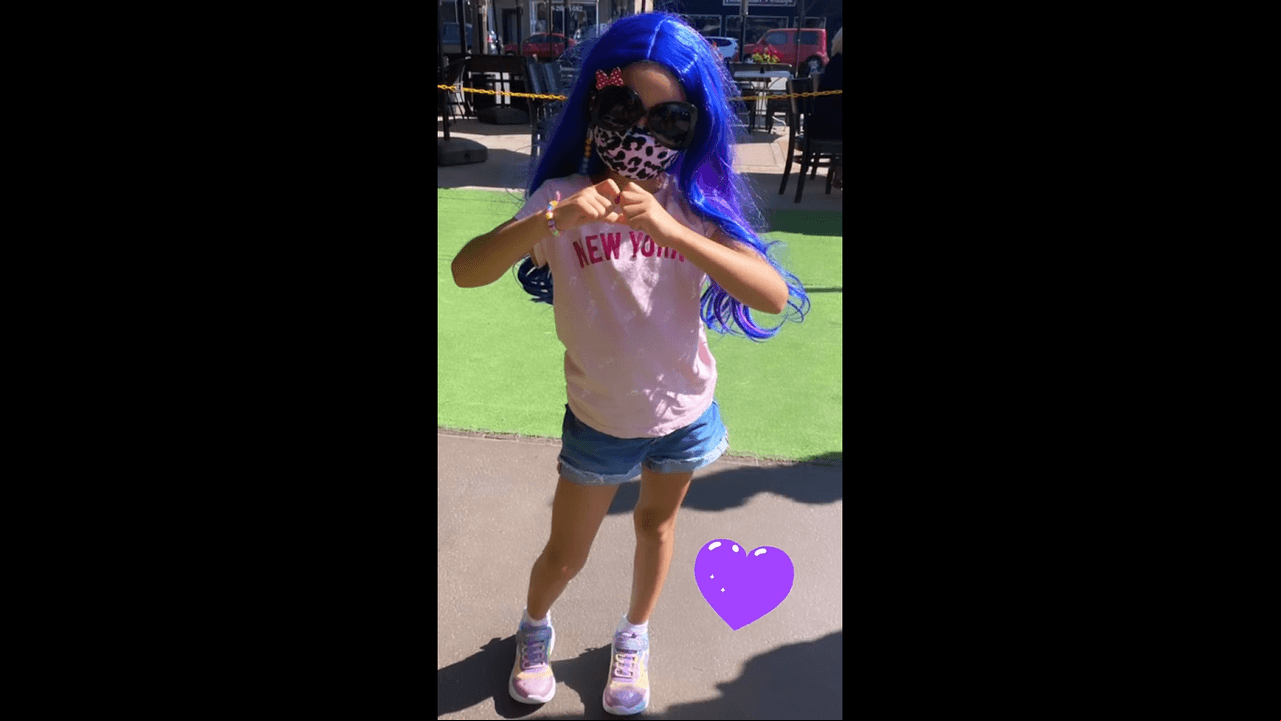 A través de su cuenta oficial de Instagram, la vocalista de Sentidos Opuestos compartió una serie de imágenes en las que mostró los distintos atuendos que su primogénita utilizó durante la fiesta, la cual al parecer se realizó en México.