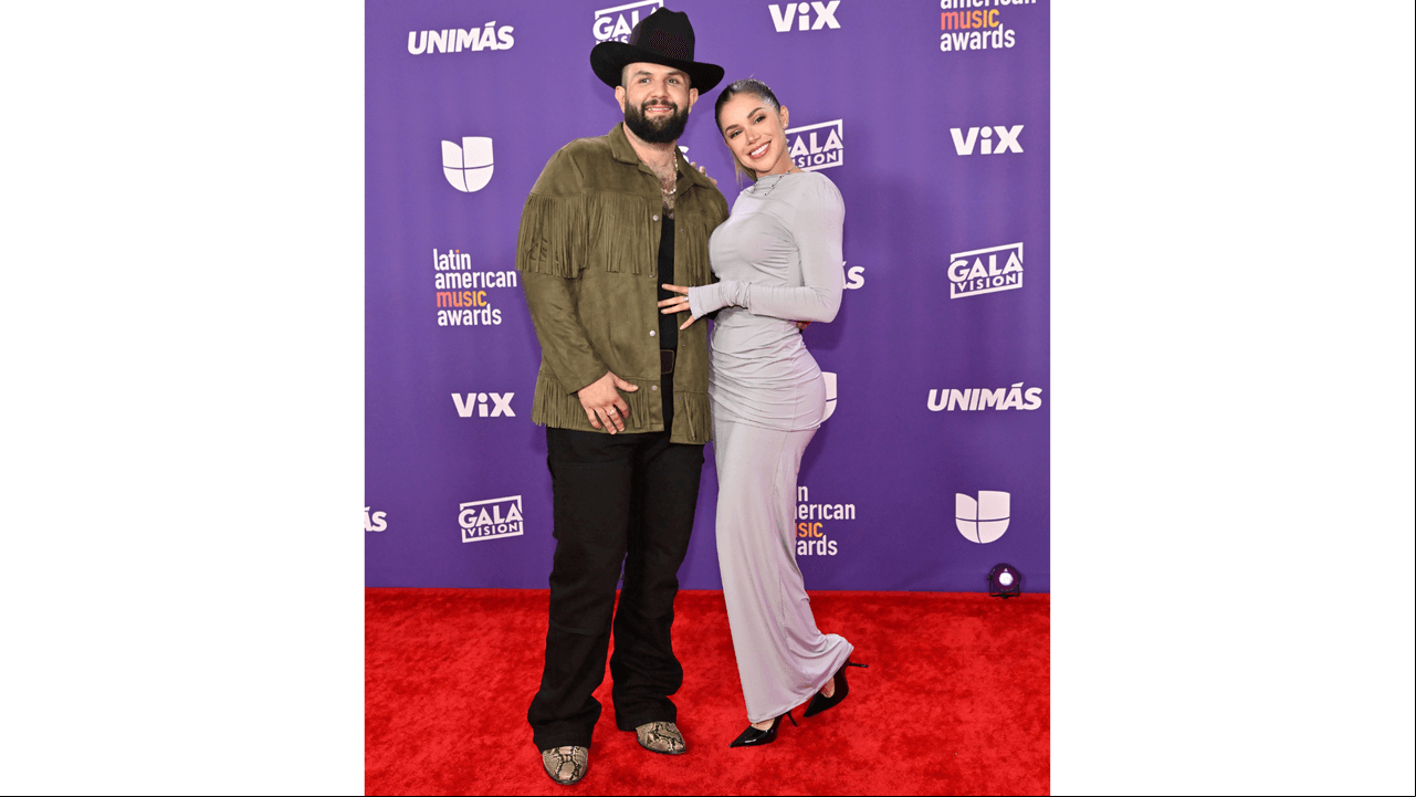 Parejas de famosos en la alfombra roja de los Latin American Music Awards 2024.