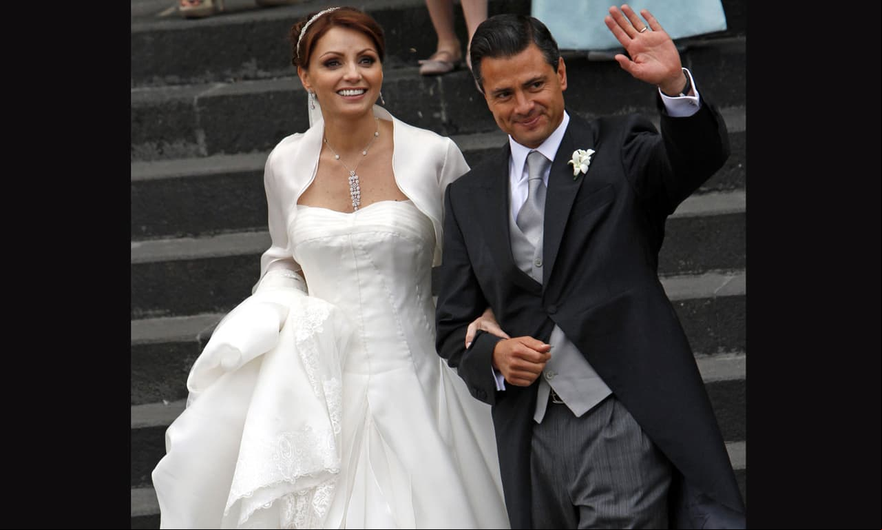El 27 de noviembre de 2010, Rivera y Peña Nieto se casaron en la Catedral de Toluca y en el que ofrecieron una ceremonia para 230 invitados.