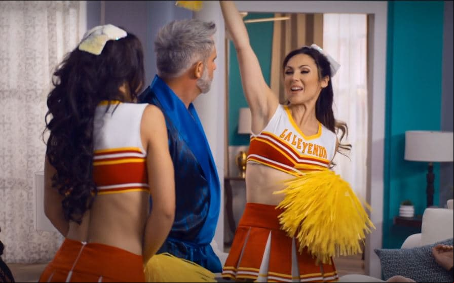 Otro buen disfraz y muy clásico es el de porrista.