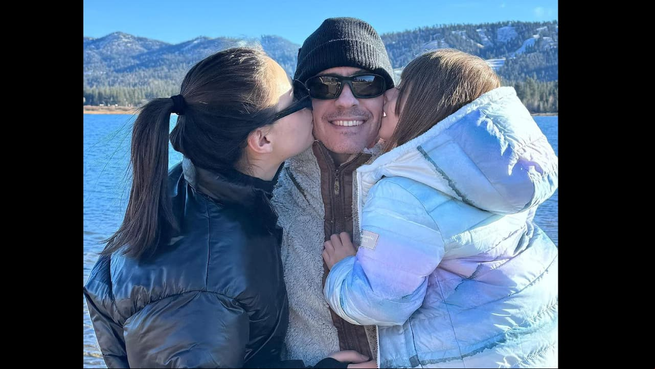 Mauricio Ochmann publicó una foto junto a sus hijas, Lorenza y Kailani