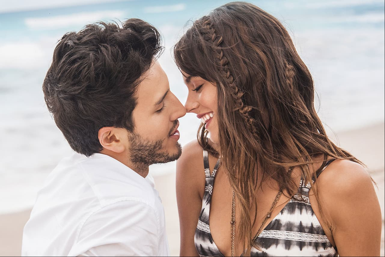 Sebastián Yatra presume candente amor de verano junto a sensual argentina
