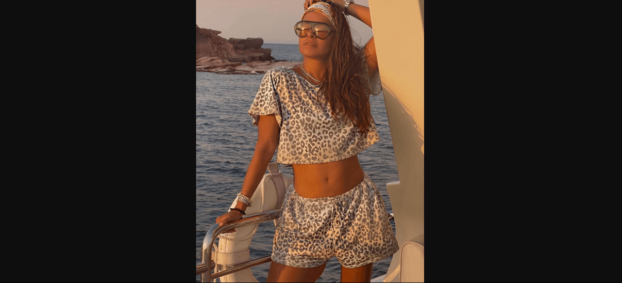La tapatía detalló que no solo visitó Los Cabos, sino también Isla Danzantes, donde lució como nunca antes su escultural figura a la orilla del mar, protagonizado una atrevida sesión fotográfica.