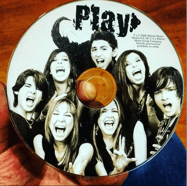 Tras culminar la telenovela 'Misión S.O.S.', en 2006 Escalante se unió a la banda musical 'Play', la cual estuvo conformada por sus algunos de sus excompañeros en 'Código F.A.M.A.' como Miguel Martínez, María Chacón y Gladys Gallegos.
