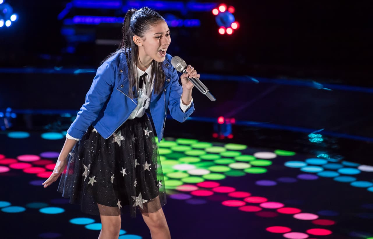 Superando sus problemas de afinación durante los ensayos, Nadia demostró todo su talento con la nueva versión de ‘Besos de ceniza’. Lucero quedó impresionada por su nivel y proyección en el escenario.