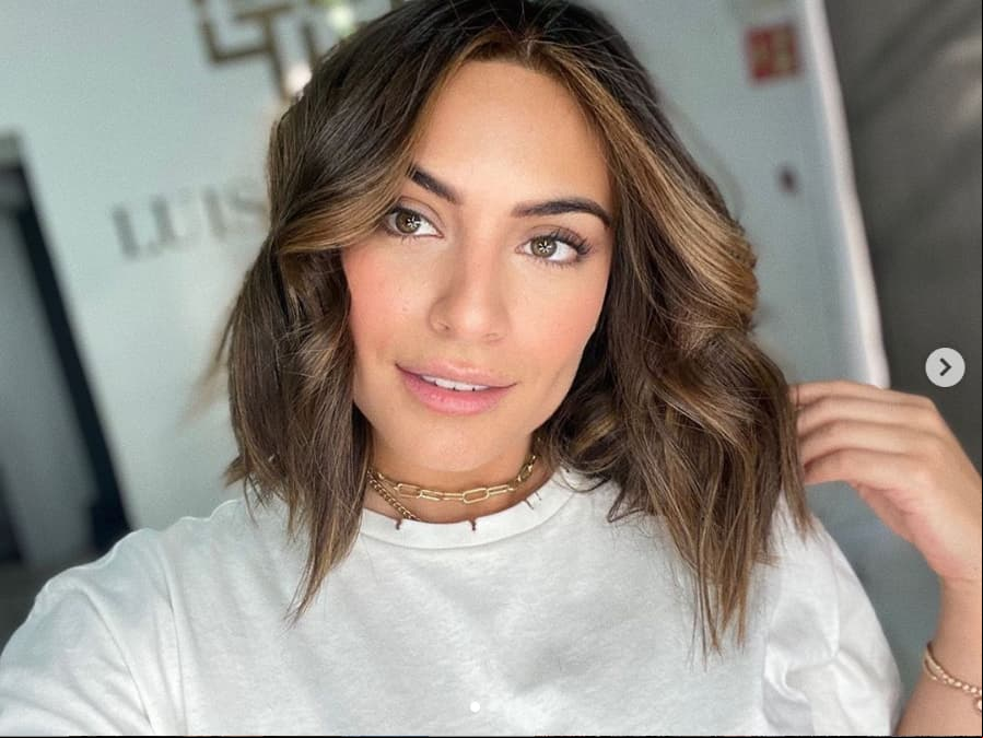 El pasado 3 de diciembre, Ana Brenda Contreras compartió en Instagram una fotografía de su nuevo look, un bob mediano recto, consiguiendo más de 291 mil likes. “Lista para todas las cosas bonitas que me traerá el 2020 #LoMejorEstáPorVenir”, dijo la actriz para acompañar su publicación.