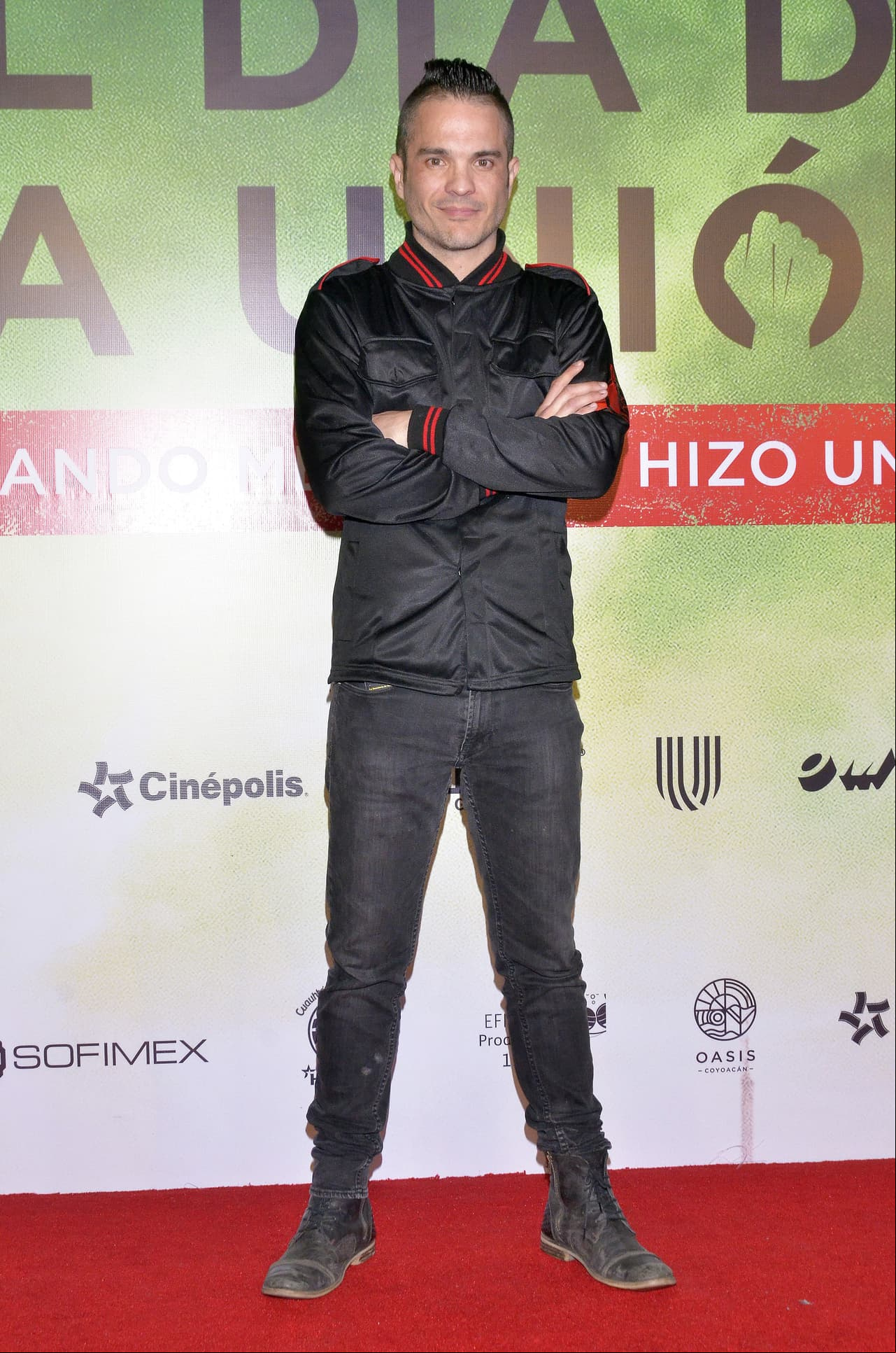 Kuno Becker responde si mantiene romance con actor de cine para adultos