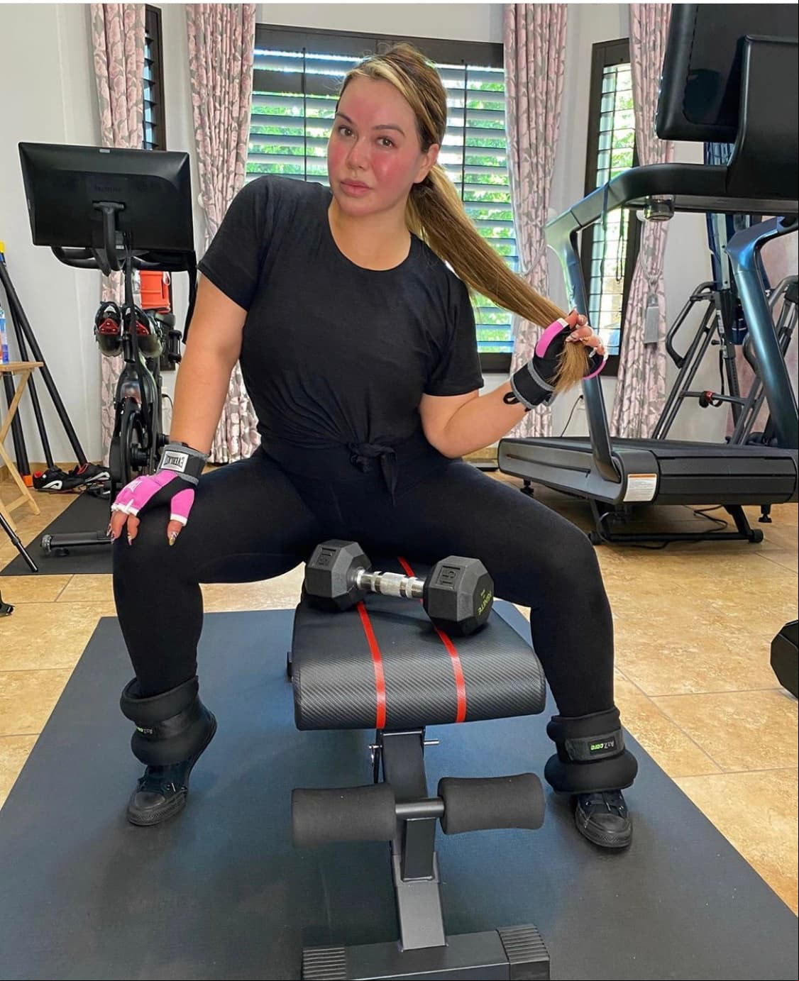 Gracias a este nuevo estilo de vida y a un gran compromiso con el ejercicio, la mayor de las hijas de Jenni Rivera ha podido perder grasa y ganar masa muscular.