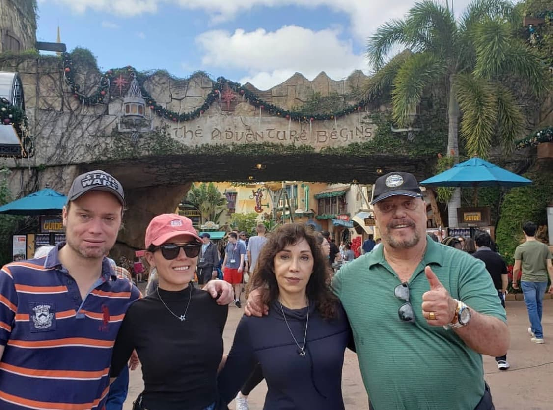 Y es que "El Perro" Bermúdez contrajo matrimonio con Leticia Torres Prince, hermana de Silvana Princes, mamá de Vadhir Derbez, por lo que los tocayos son primos hermanos.
