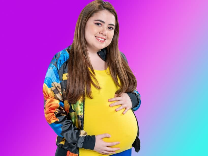 En la cuarta temporada de 'Una familia de diez', 'Martina' descubrió que estaba embarazada y e plantada en el altar por el padre de su bebé. Durante la quinta temporada vimos la evolución de su embarazo y para la sexta temporada, este 2021, se espera el nacimiento del nuevo miembro de la familia López.