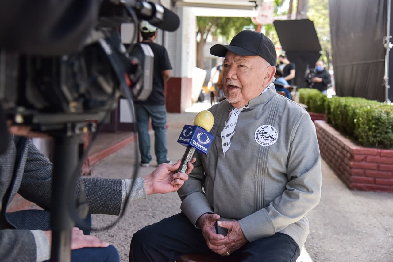 El primer actor Sergio Corona, quien cuenta ya con 92 años de edad, continuará como cabeza de 'El Dicho' por onceavo año consecutivo, siendo la imagen del programa, pero también con los mejores cuidados durante las grabaciones, aunque en esta temporada regresa Héctor Sandarti, como su hijo 'Ramón' para realizar participaciones especiales y ayudarle con la cafetería para que pueda cuidarse y no trabaje tanto, según la trama de los episodios.