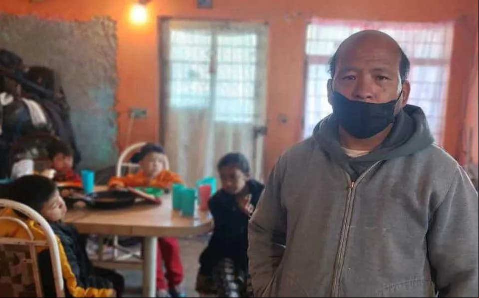 Papá soltero saca adelante a sus seis hijos
