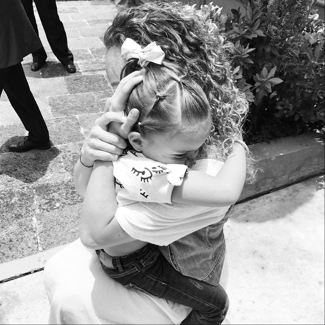 “Qué bonita familia”, “Los niños están enormes”, “Son idénticos a ti y Ari”, “Qué grandes están los niños”, “Wow”, “Están preciosos sus hijos”, “Regina es idéntica a Ari igual que Elías” y “Muchas felicidades”, fueron algunos de los mensajes.