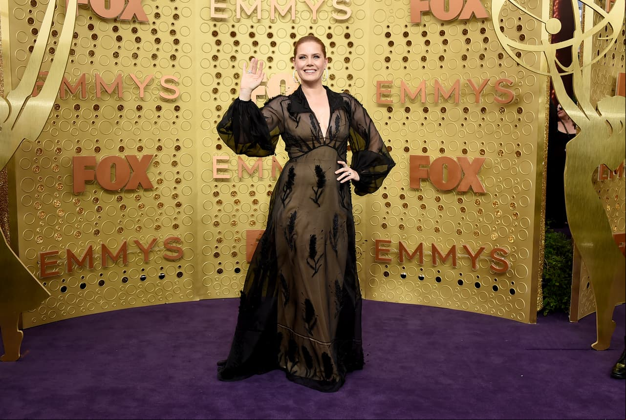 Amy Adams lució un diseño sobrio, pero elegante a la vez de Fendi Couture.