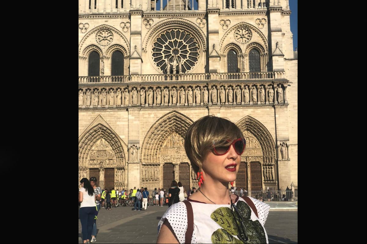 “Doloroso saber la tragedia que está sufriendo #notredame #moncoeur est tellement triste”, escribió Edith González en su cuenta oficial de Instagram.