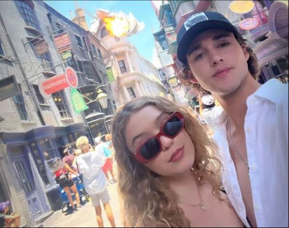 Mía Rubín Legarreta y su novio