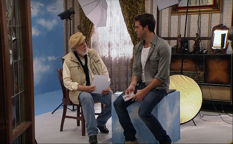 Cuando Sandro le lleva su café a Joselo, éste le aconseja hacer lo que realmente desea para su vida, pues sólo hay una.