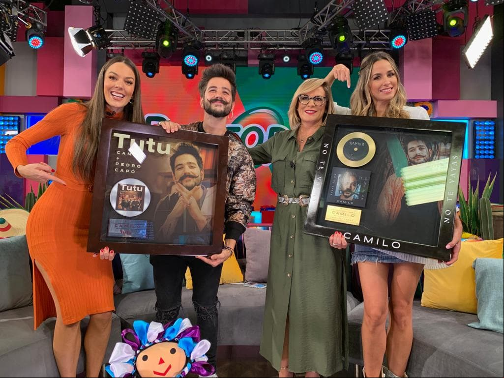 ¡Gran sorpresa!: Camilo recibe su primer disco de platino en ‘Cuéntamelo ya!’