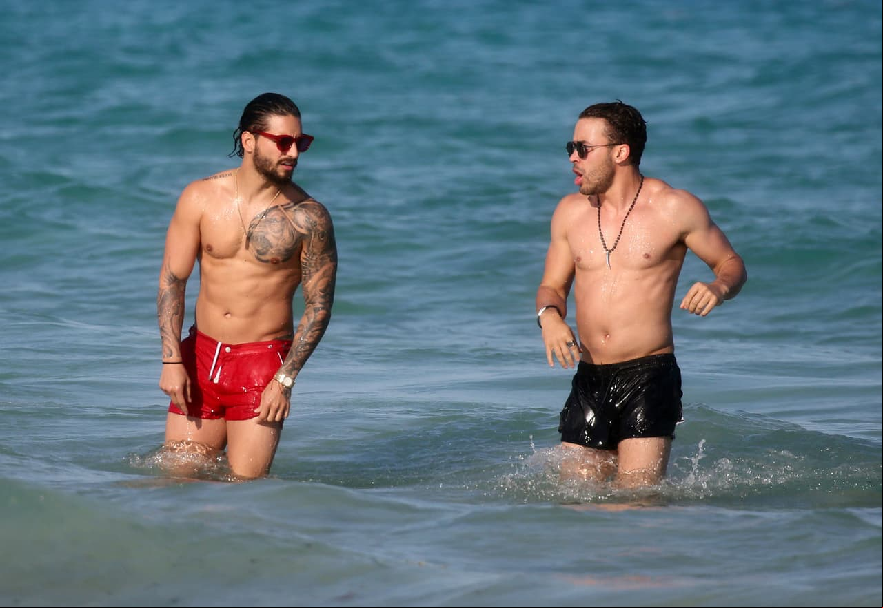 Los cantantes Maluma y Prince Royce compartieron un día de playa, mira lo bien que la pasaron.