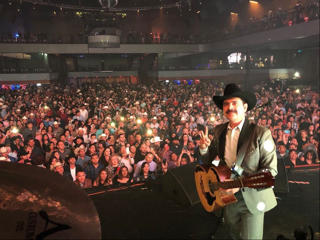 Vocalista de 'Los tucanes de Tijuana' explica qué sucedió al ser agredido en show