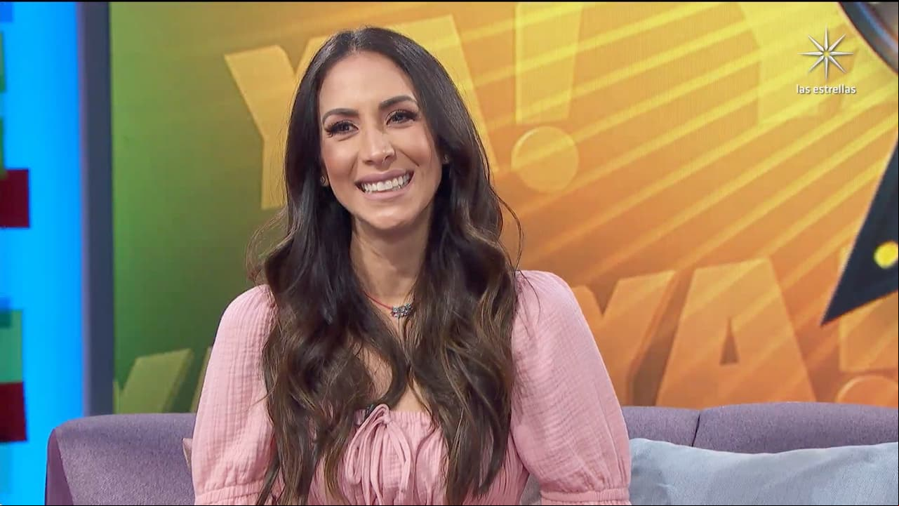 Cynthia Urías irrumpe en foro de ‘Me caigo de risa’ y reta a conductor
