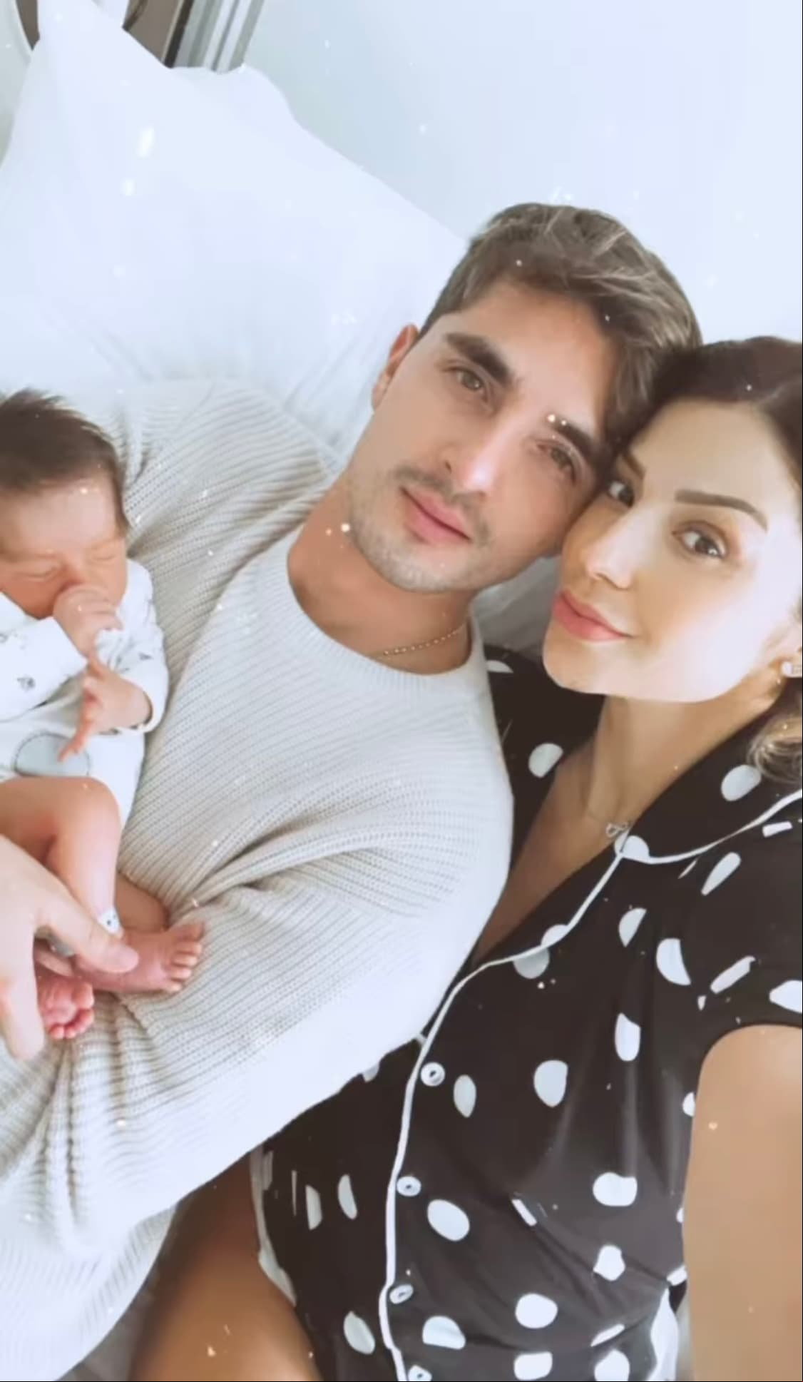 “Qué belleza”, “Muero de amor”, “Hermoso bebito”, “Bendiciones para Leonel”, “Es un amor”, “Divinos”, “Felicidades en esta nueva etapa como papás”, “Qué Dios los bendiga siempre” y “El León más precioso”, fueron algunos de los mensajes que recibieron en sus fotografías.