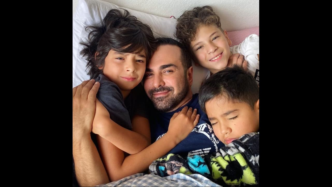 Albertano presume constantemente a sus hijos en redes sociales