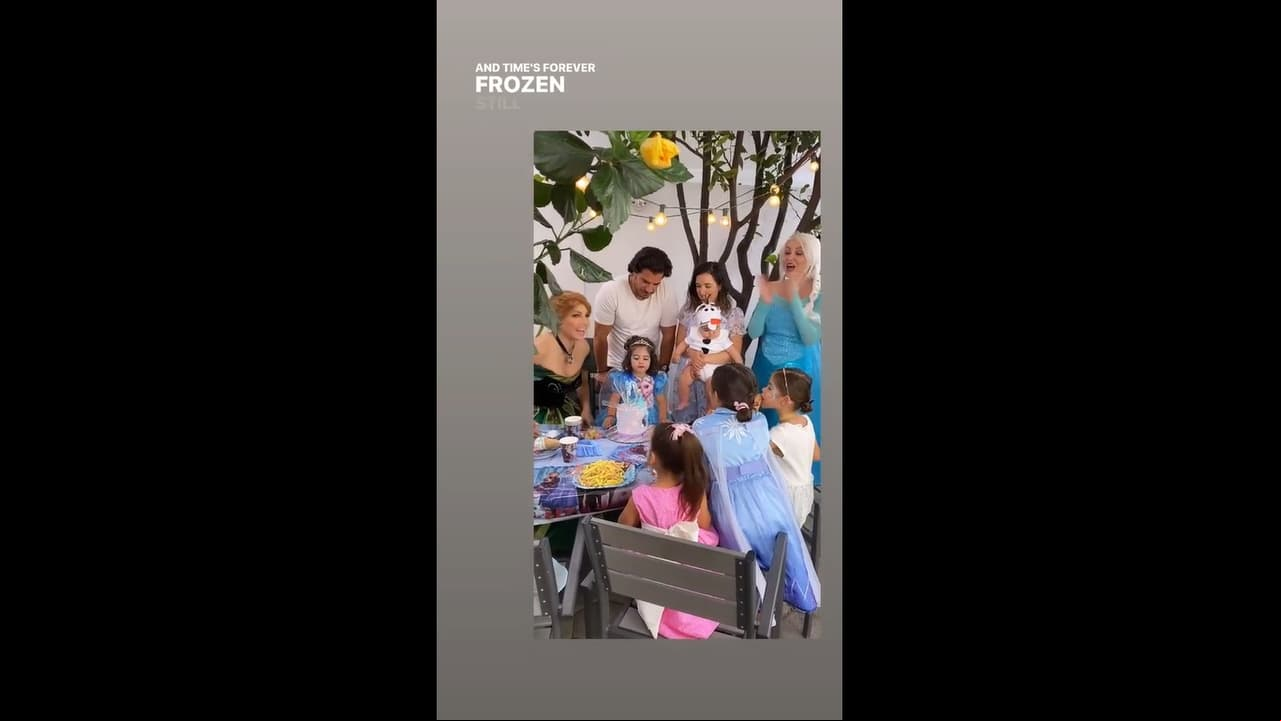 Pero, la festejada no fue la única que acaparó la atención, su hermano menor Diego enterneció las redes sociales al lucir un disfraz del ‘Olaf’, fiel acompañante de ‘Anna’ y ‘Elsa’ en ‘Frozen’.