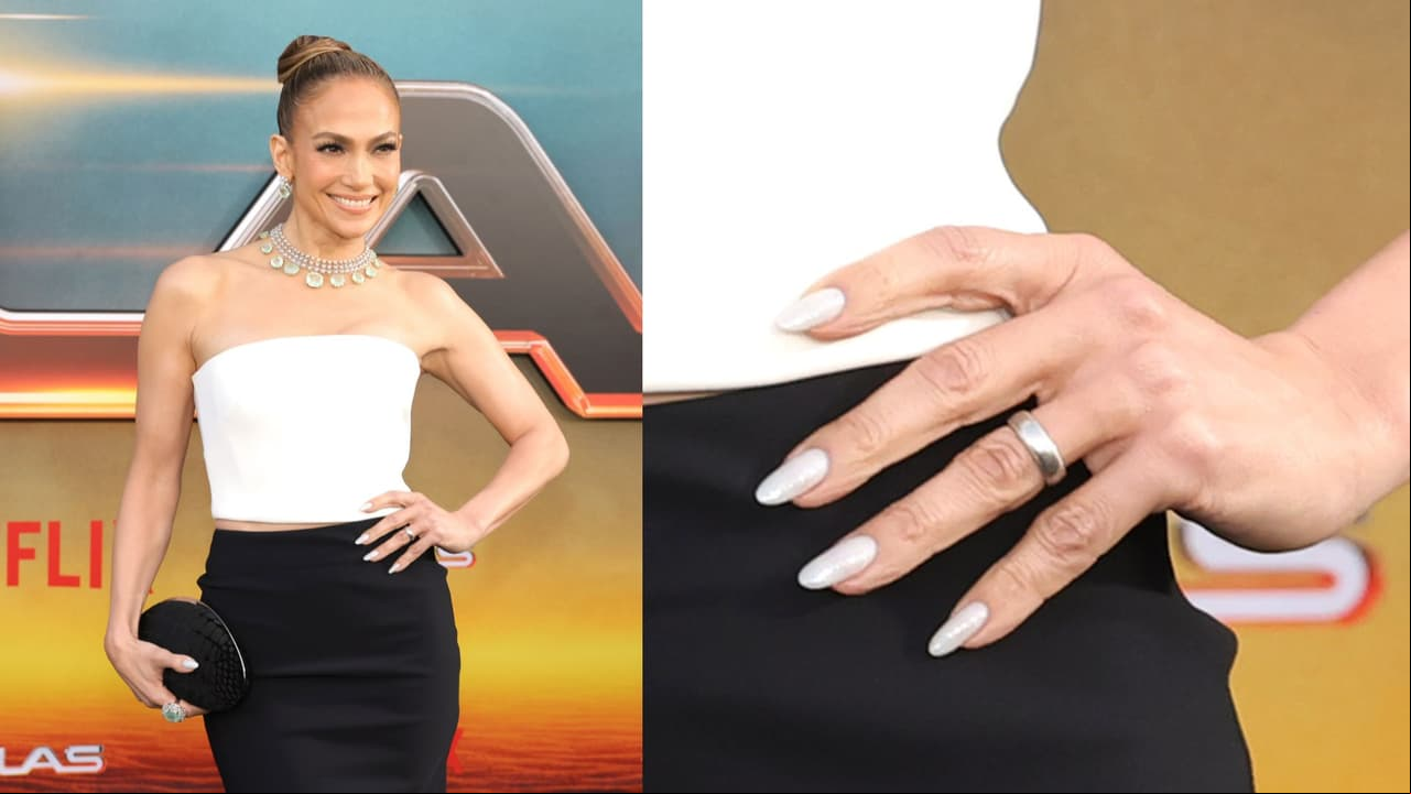 JLo aún usa su anillo de bodas, de acuerdo con People.