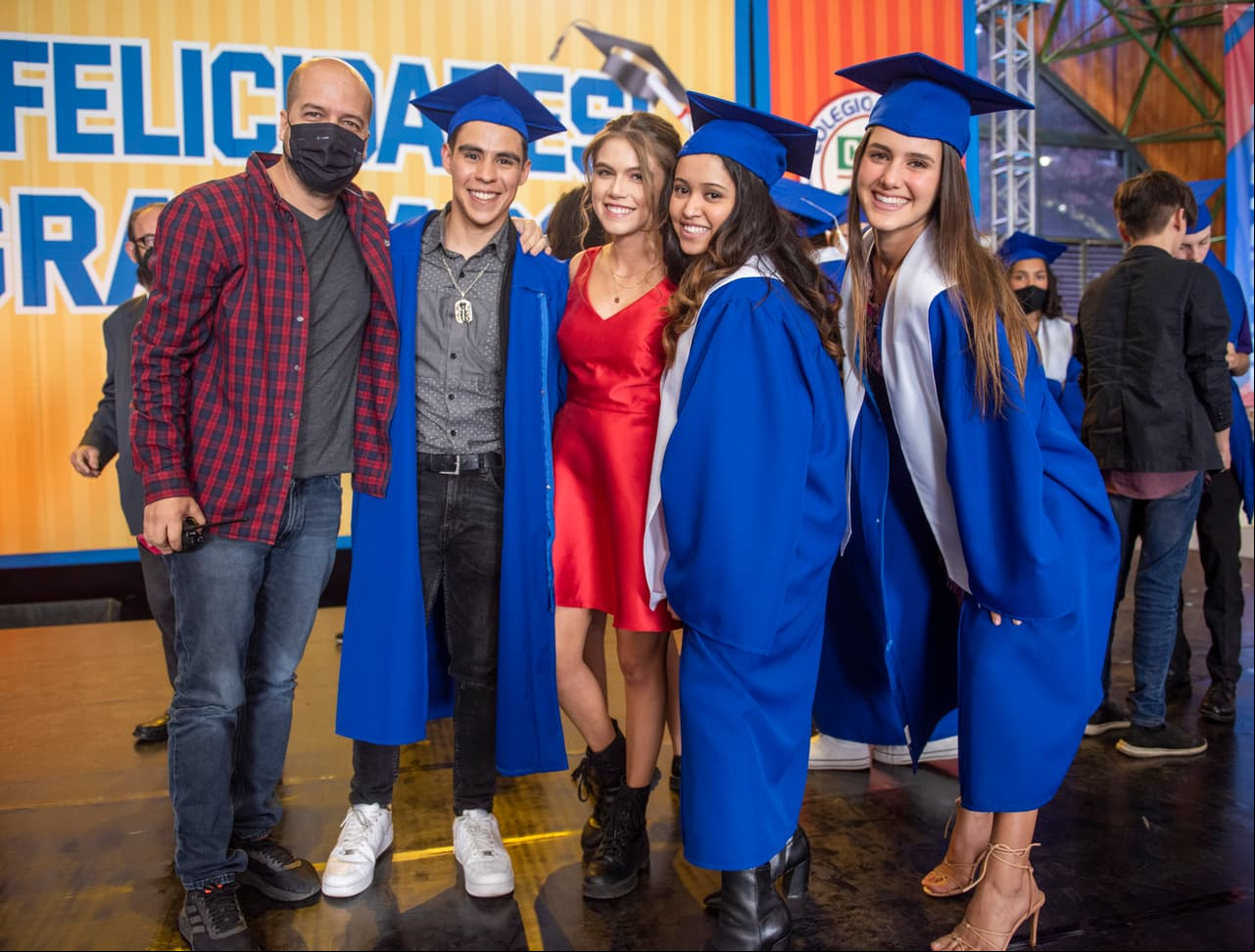 Y también los 'graduados' mostraron su felicidad ante este magno evento.