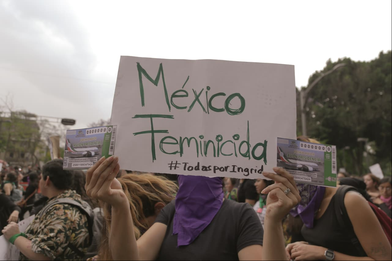 El periódico La Prensa también publicó en primera plana las imágenes filtradas del cadáver desollado de Ingrid.