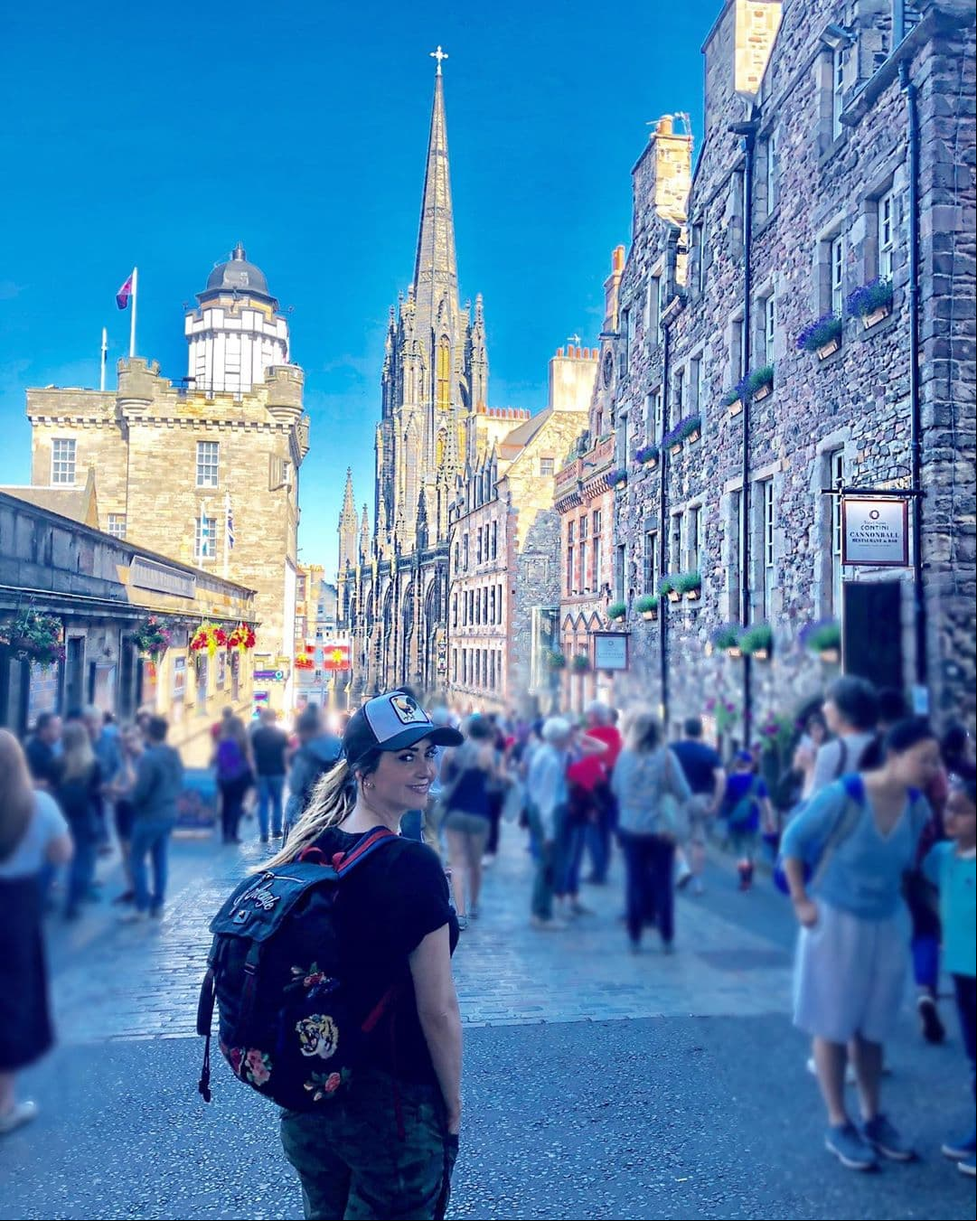 La siguiente parada de su viaje fue Escocia, teniendo la oportunidad de disfrutar de las calles de este lugar.