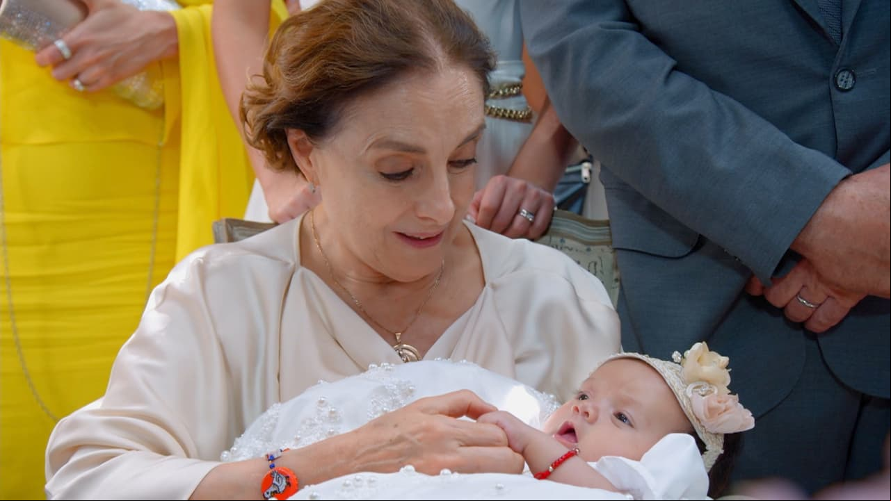 'Mariano' permitió que su mamita saliera y ella, en el bautizo, le deseó a 'Lucecita' ser libre de todo mal.